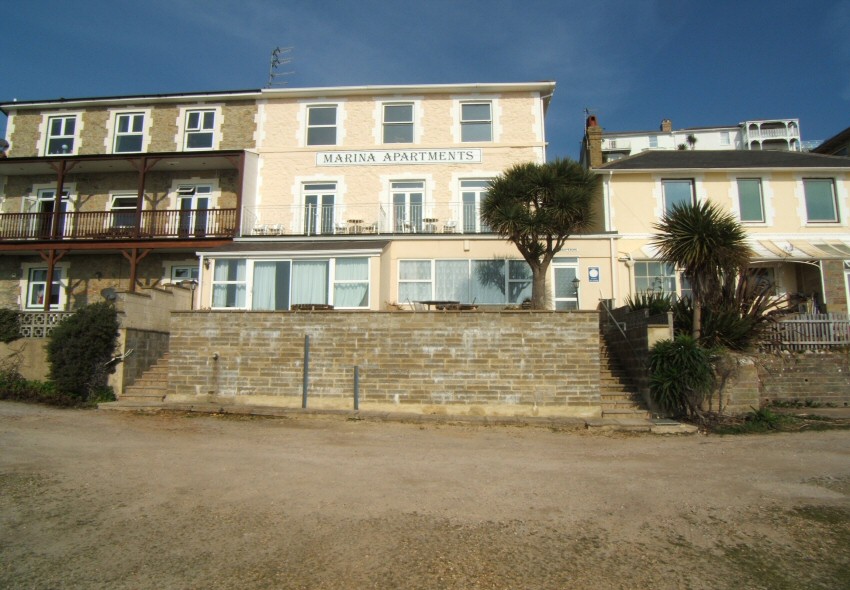 01 Estate Agents